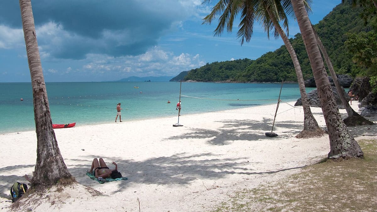 Palmenstrand auf Ko Wua Talab